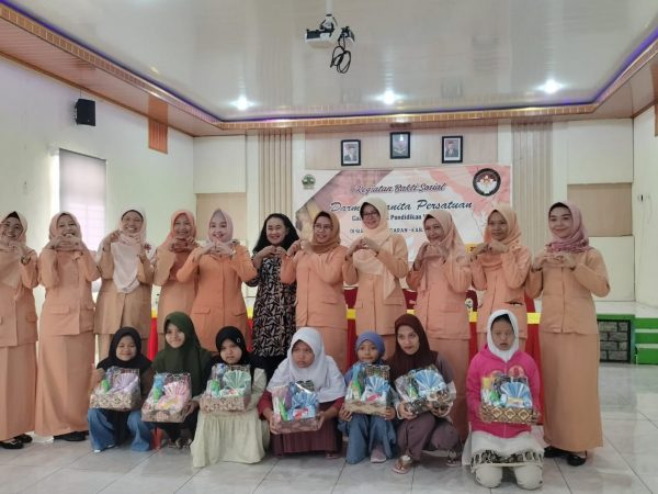 Bakti Sosial Darma Wanita Cabdin Pendidikan Wilayah I di SLBN Ungaran
