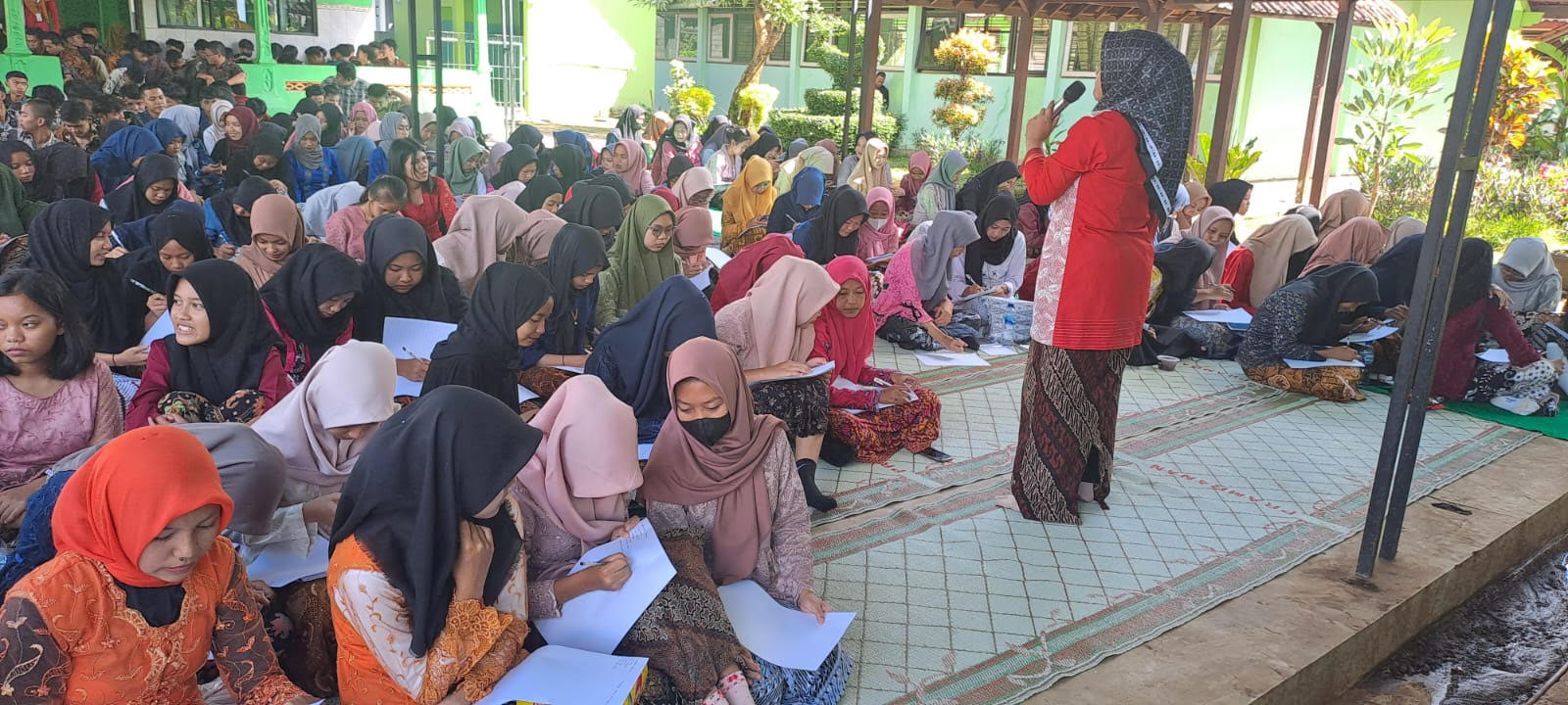 Peringatan Hari Kartini SMAN 1 Susukan dengan Tema “Wanita Punya Peran Penting dalam Kemajuan Bangsa” Peringatan Hari Kartini SMAN 1 Susukan dengan Tema “Wanita Punya Peran Penting dalam Kemajuan Bangsa”