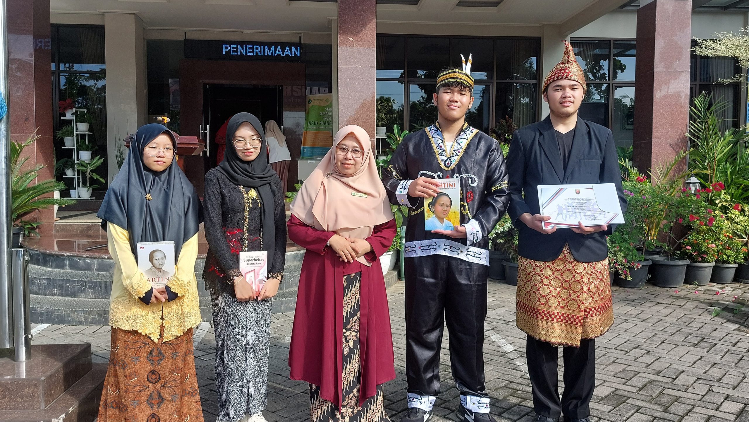 Peringatan Hari Kartini SMAHA: Kartini Milenial di Era Digitalisasi
