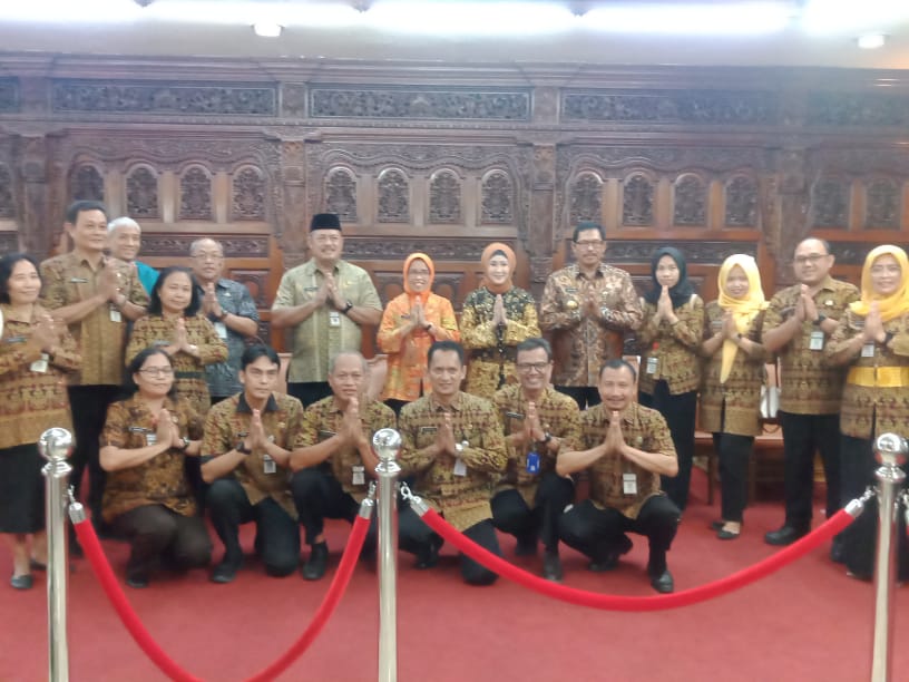 Guru dan Karyawan SMKN 10 Semarang Pererat Tali Silaturahmi dengan Pemerintah Daerah pada Acara Halal Bihalal