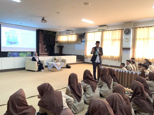 Bedah Buku Bersama Yus Ibnu Yasin