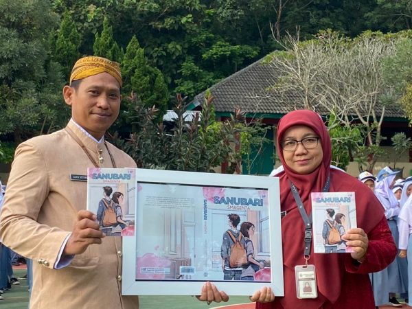 Antologi Cerpen & Puisi Siswa Meriahkan Peringatan Hardiknas di SMAN 1 Tuntang