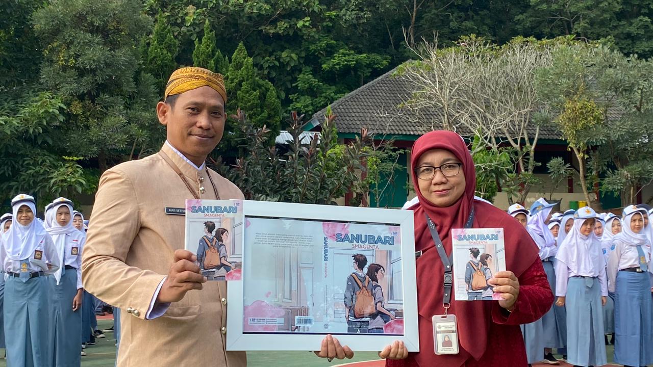 Antologi Cerpen & Puisi Siswa Meriahkan Peringatan Hardiknas di SMAN 1 Tuntang Antologi Cerpen & Puisi Siswa Meriahkan Peringatan Hardiknas di SMAN 1 Tuntang