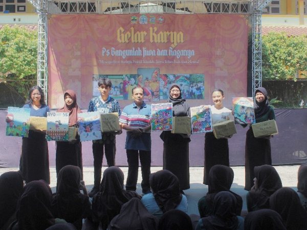 Membentuk Karakter Unggul: Lomba Poster - Mewujudkan Budaya Positif Sekolah, Siswa Sehat Fisik & Mental