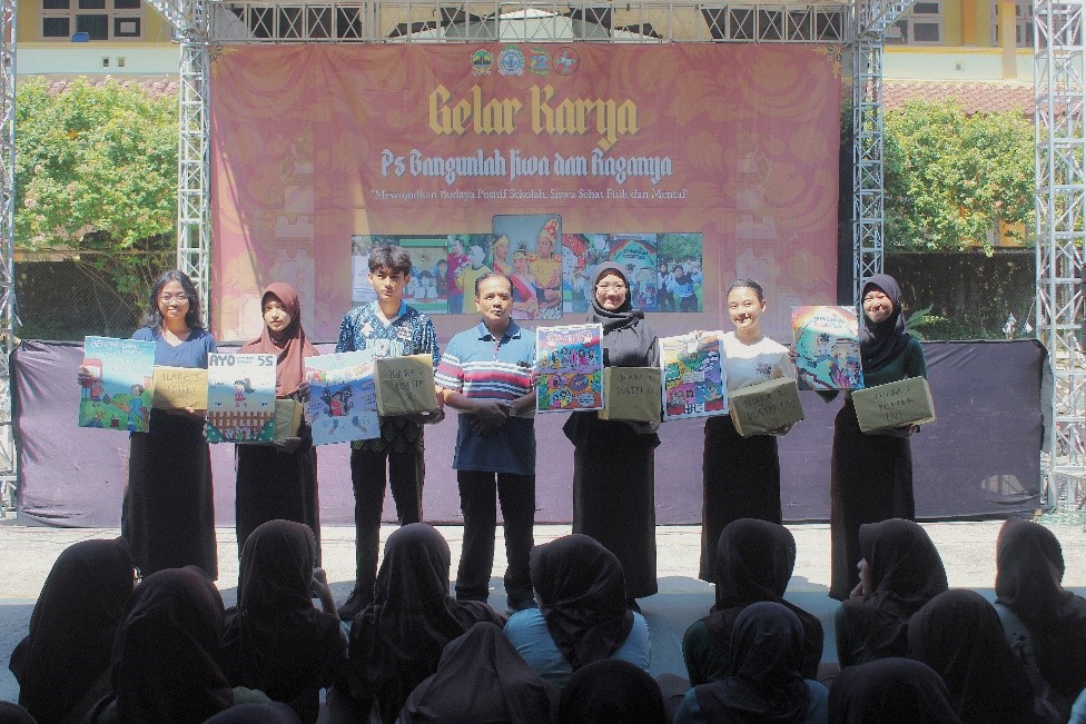 Membentuk Karakter Unggul: Lomba Poster - Mewujudkan Budaya Positif Sekolah, Siswa Sehat Fisik & Mental
