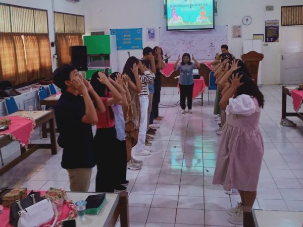 Membangun Generasi Muda Berintegritas: Pembinaan Karakter Remaja Kristen & Katolik SMAN 12 Semarang
