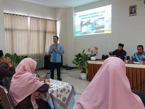 SMAHA Kuatkan Implementasi Sistem Aplikasi “Sekolahku”