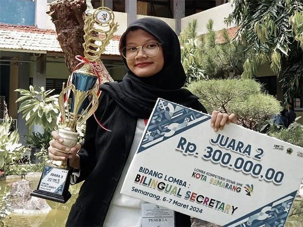 Rachmadina Cahya Mentari Putri Raih Prestasi dalam Lomba Kompetensi Siswa Tingkat Kota Semarang