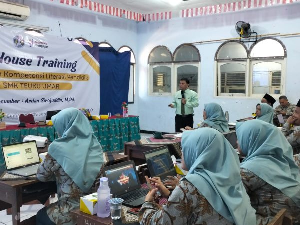 SMK Teuku Umar Semarang Adakan In House Training Penguatan Literasi Guru
