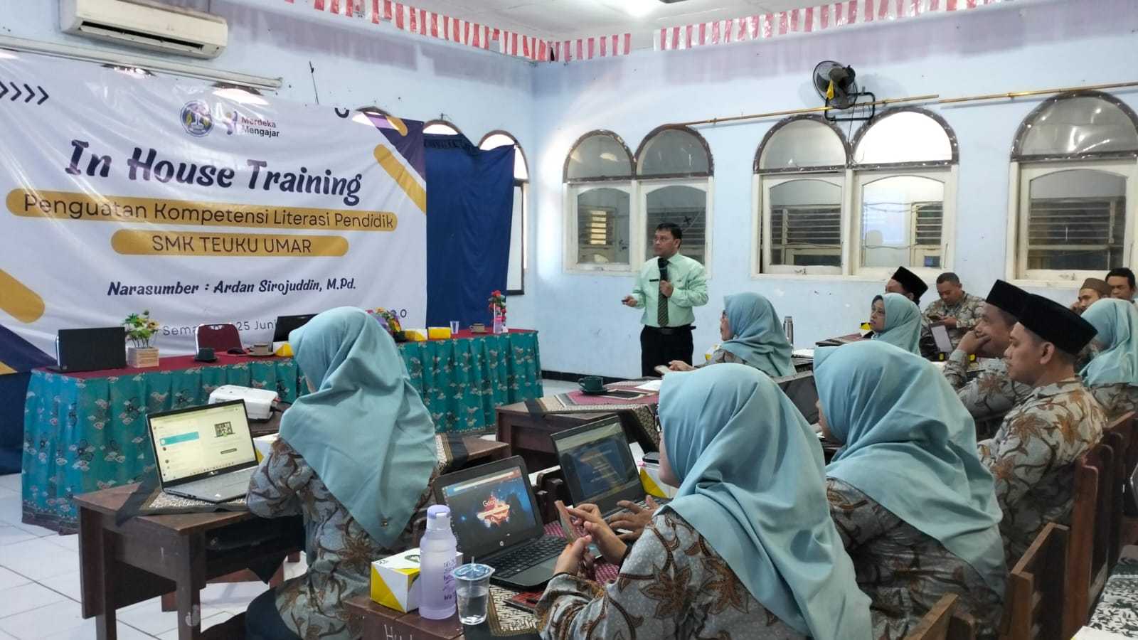 SMK Teuku Umar Semarang Adakan In House Training Penguatan Literasi Guru