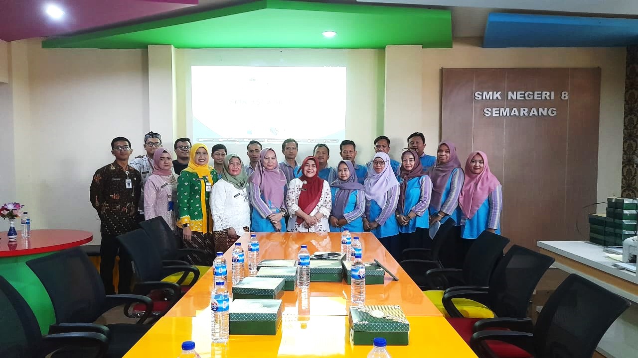 Studi Tiru SMK Asta Mitra Purwodadi ke SMKN 8 Semarang: Mengembangkan Kurikulum Praktik Kerja Lapangan (PKL)