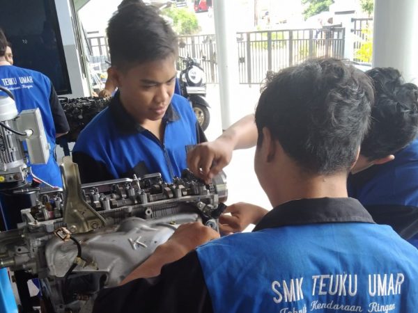 Bingung Pilih Jurusan? Yuk Kenali Teknik Kendaraan Ringan SMK Teuku Umar