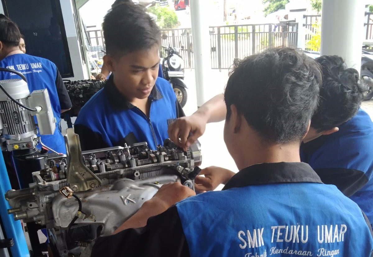Bingung Pilih Jurusan? Yuk Kenali Teknik Kendaraan Ringan SMK Teuku Umar Bingung Pilih Jurusan? Yuk Kenali Teknik Kendaraan Ringan SMK Teuku Umar
