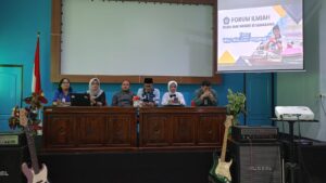 Tingkatkan Budaya Ilmiah di SMKN 10 Semarang Melalui Forum Ilmiah