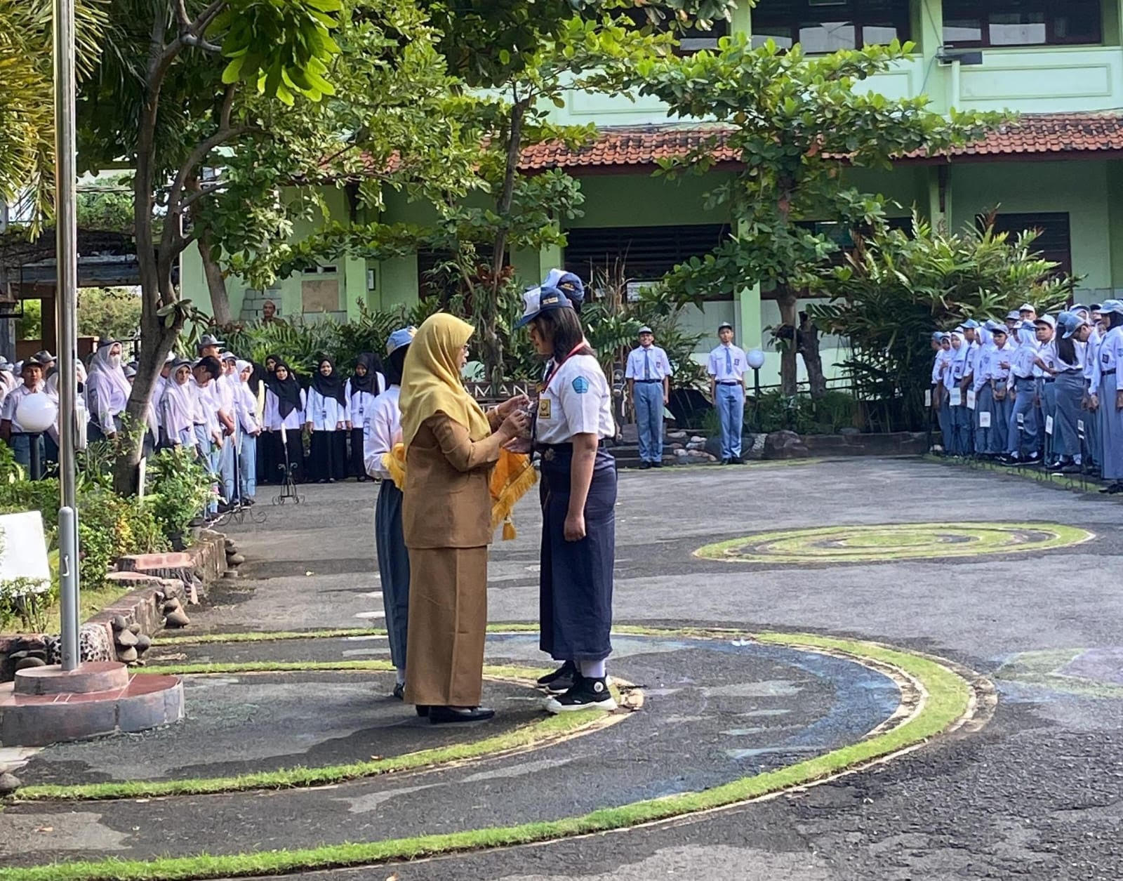 Wujudkan MPLS Aman bagi Semua, SMAN 14 Semarang Sosialisasikan Program Sekolah Damai Wujudkan MPLS Aman bagi Semua, SMAN 14 Semarang Sosialisasikan Program Sekolah Damai