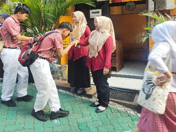 Pentingnya Lingkungan Sekolah yang Mendukung Pengembangan Karakter Peserta Didik Pentingnya Lingkungan Sekolah yang Mendukung Pengembangan Karakter Peserta Didik