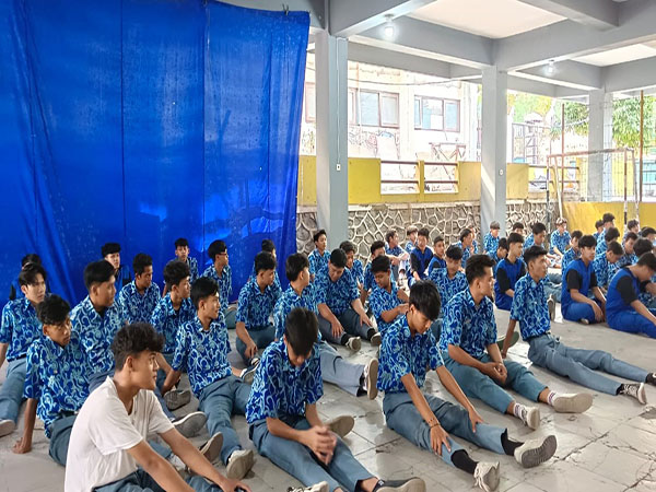 Membangun Kesadaran dan Tanggung Jawab Bagi Siswa Terlambat Membangun Kesadaran dan Tanggung Jawab Bagi Siswa Terlambat