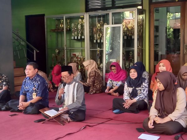 Jumat Religi SMKN 2 Semarang: Mengupas Etika Berpakaian Dalam Islam & Kesadaran Kematian Jumat Religi SMKN 2 Semarang: Mengupas Etika Berpakaian Dalam Islam & Kesadaran Kematian