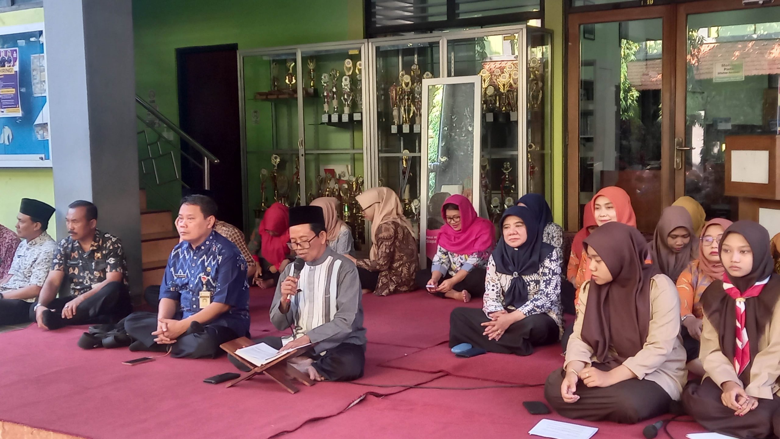Jumat Religi SMKN 2 Semarang: Mengupas Etika Berpakaian Dalam Islam & Kesadaran Kematian