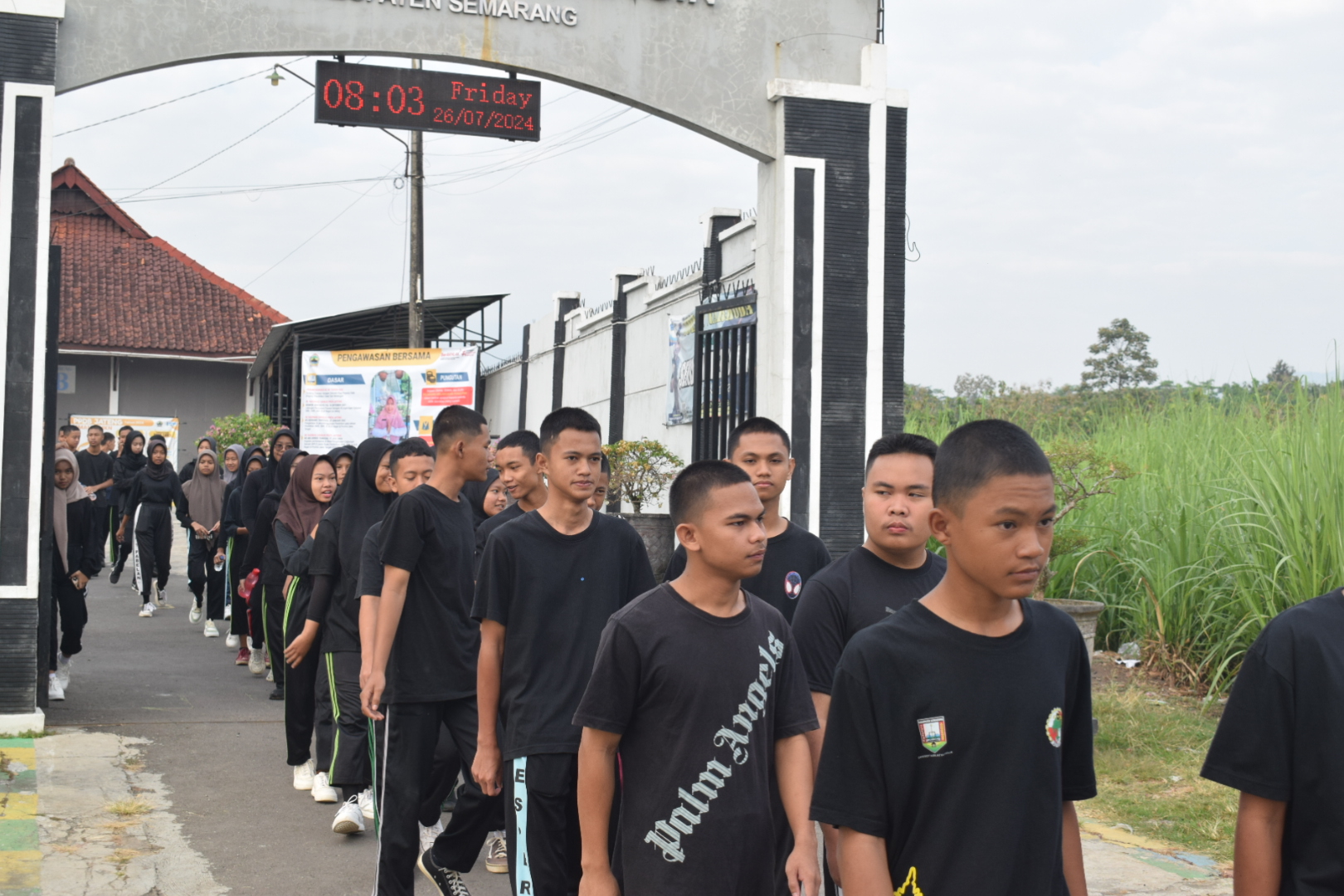 Jalan Sehat & Sarapan Bersama Sebagai Kebiasaan Positif Gerakan Jumat Sehat SMAN 1 Bringin Jalan Sehat & Sarapan Bersama Sebagai Kebiasaan Positif Gerakan Jumat Sehat SMAN 1 Bringin