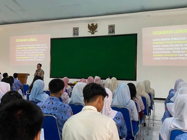 Kegiatan Projek Kepemimpinan SMKN 2 Semarang: Pelatihan Penulisan Artikel Populer