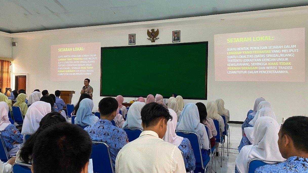 Kegiatan Projek Kepemimpinan SMKN 2 Semarang: Pelatihan Penulisan Artikel Populer