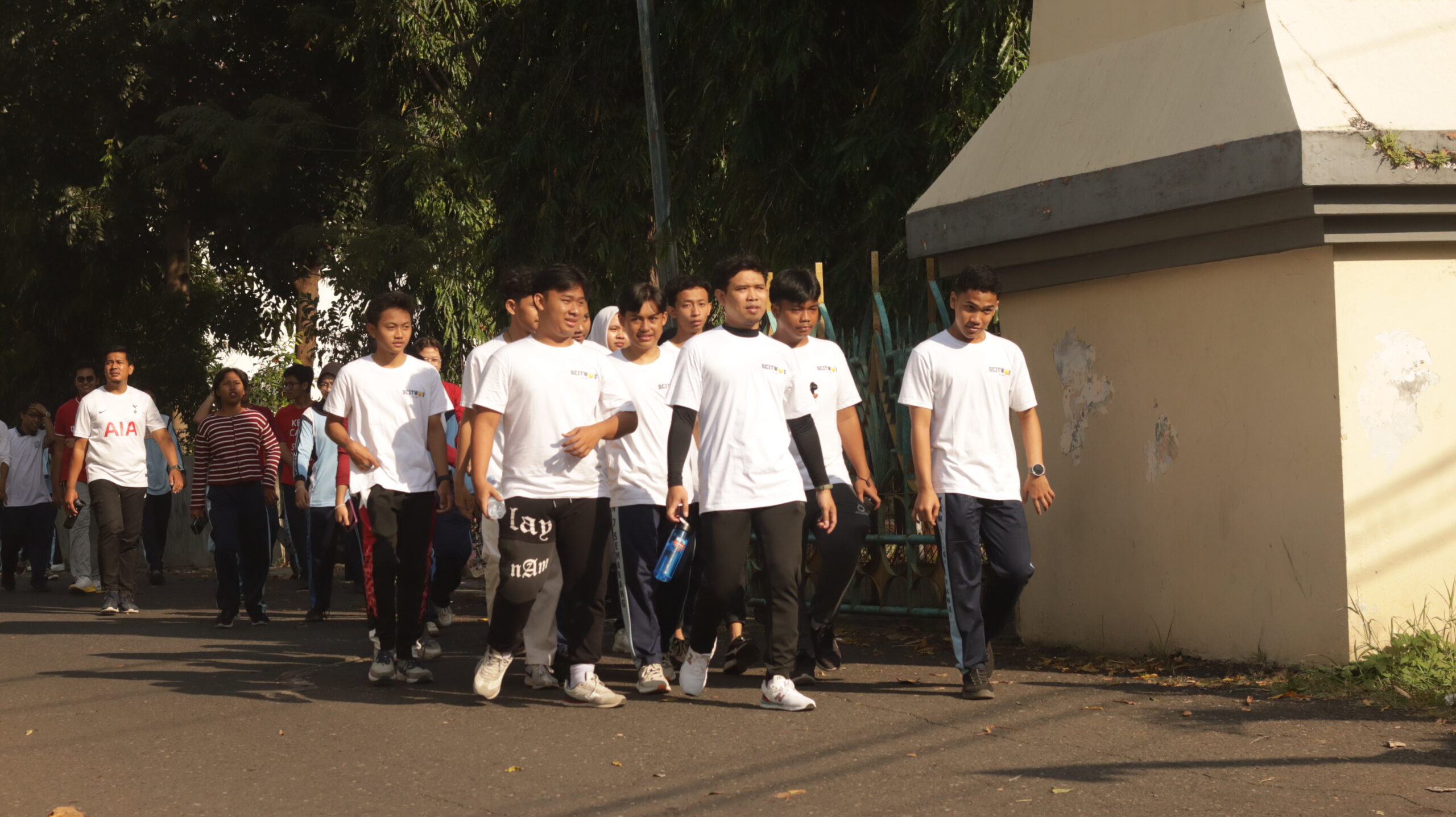 SMA Negeri 7 Semarang Gelar Jalan Sehat Meriahkan HUT ke-79 RI SMA Negeri 7 Semarang Gelar Jalan Sehat Meriahkan HUT ke-79 RI