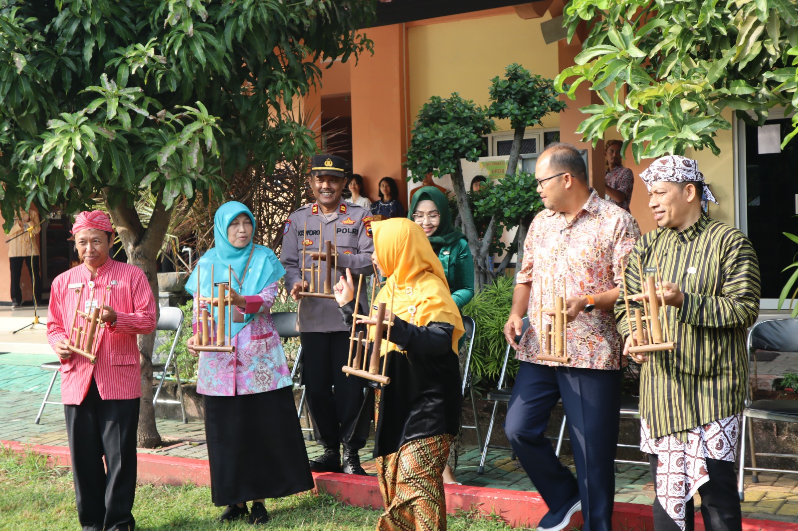 Perkuat Karakter, SMAN 11 Semarang Launching  Sekolah Adipangastuti
