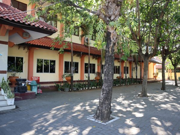 SMAN 11 Semarang Gelar Aksi Sehari Tanpa Kendaraan Bermotor Dalam Peringatan Hari Ozon Sedunia