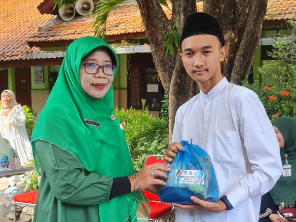 Meneladani Akhlak Rasulullah melalui Literasi Religi