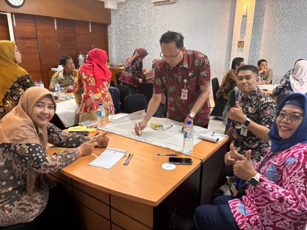 Peningkatan Kompetensi Guru Melalui Optimalisasi Komunitas Belajar di Sekolah Peningkatan Kompetensi Guru Melalui Optimalisasi Komunitas Belajar di Sekolah
