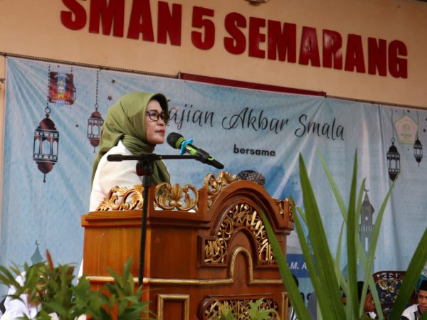 SMA N 5 Semarang Gelar Kajian Akbar Semarakkan Maulid Nabi SMA N 5 Semarang Gelar Kajian Akbar Semarakkan Maulid Nabi