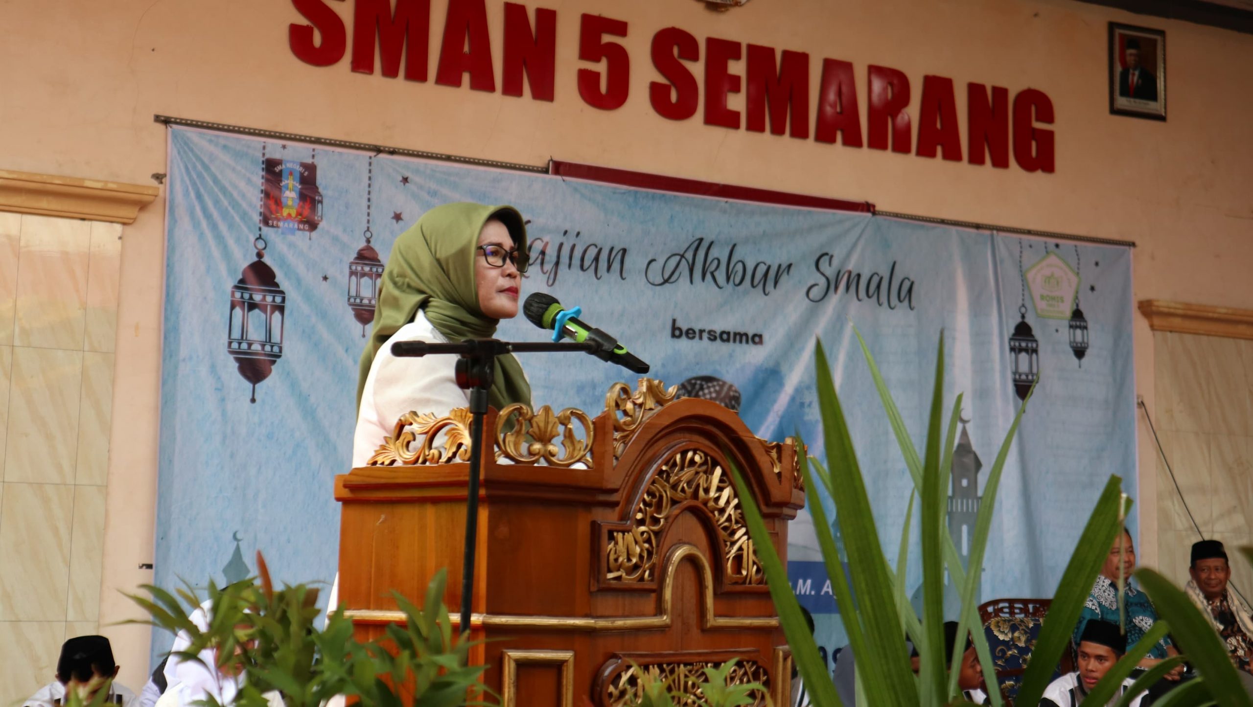 SMA N 5 Semarang Gelar Kajian Akbar Semarakkan Maulid Nabi