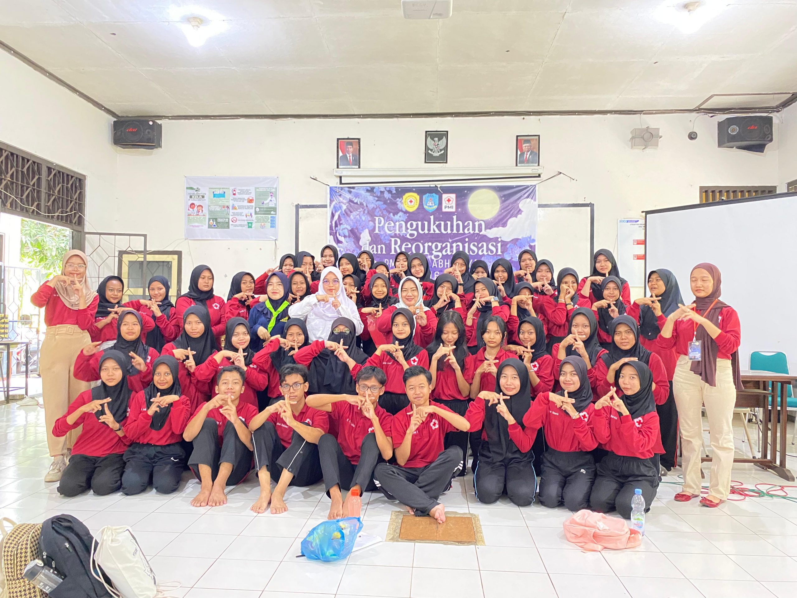 SMA NEGERI 16 Semarang Laksanakan Pengukuhan Anggota Baru PMR Wira Abinaya SMA NEGERI 16 Semarang Laksanakan Pengukuhan Anggota Baru PMR Wira Abinaya