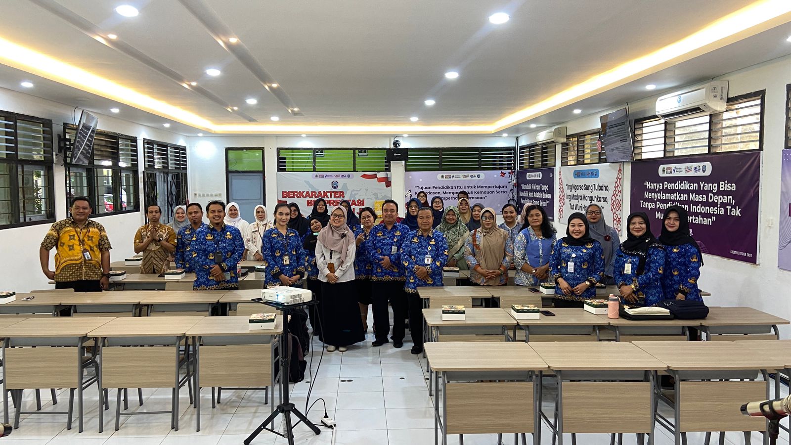 MGMP Bahasa Indonesia Adakan Pelatihan Pemanfaatan Teknologi Kecerdasan Artifisial Bersama LPPKM Unnes