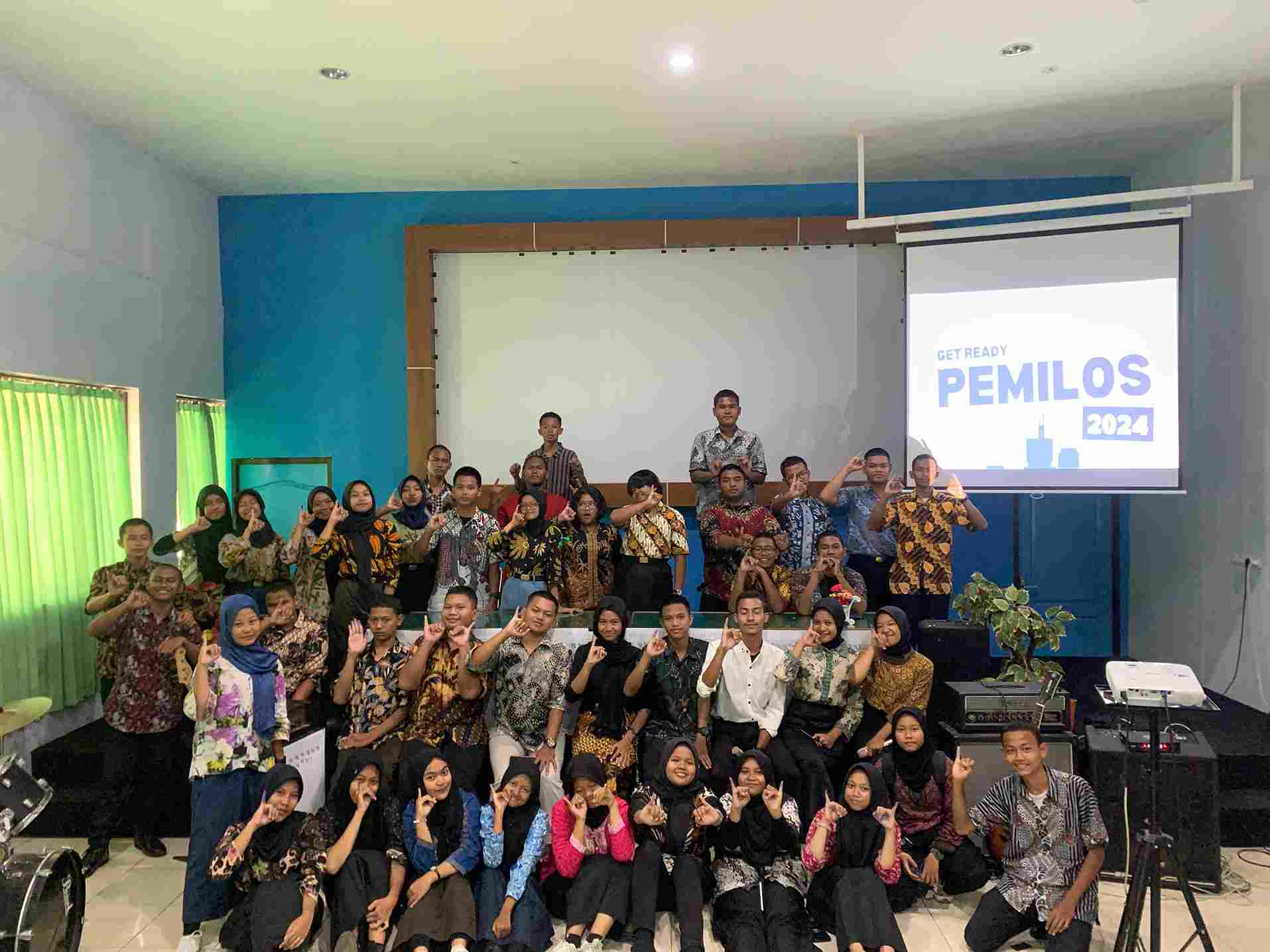 PEMILOS SMKN 10 Semarang Periode 2024/2025 Sukses Diselenggarakan PEMILOS SMKN 10 Semarang Periode 2024/2025 Sukses Diselenggarakan