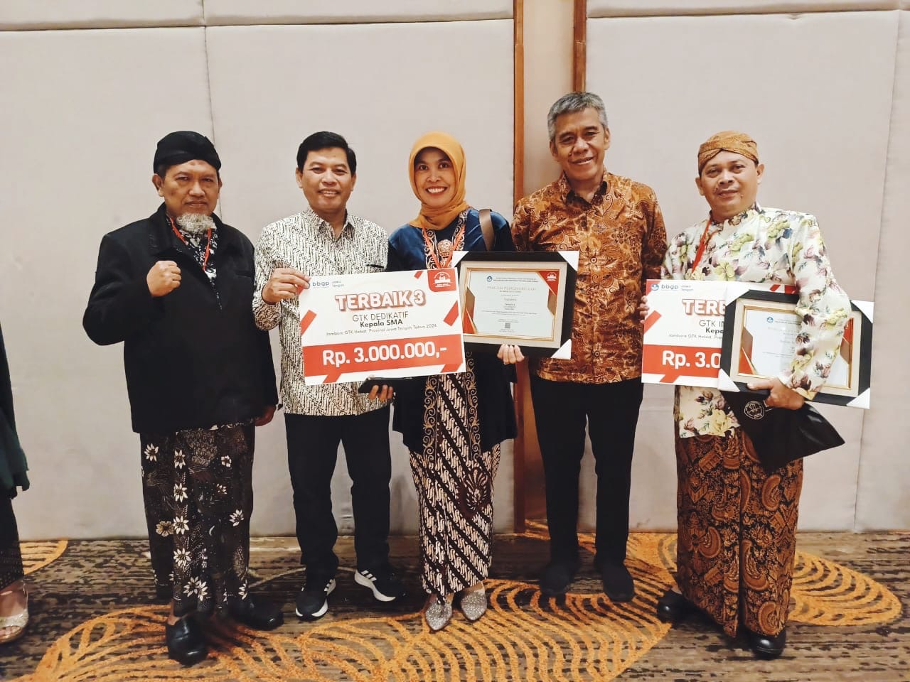 Kepala SMAN 8 Semarang Meraih Juara Terbaik Tiga dalam Jambore GTK