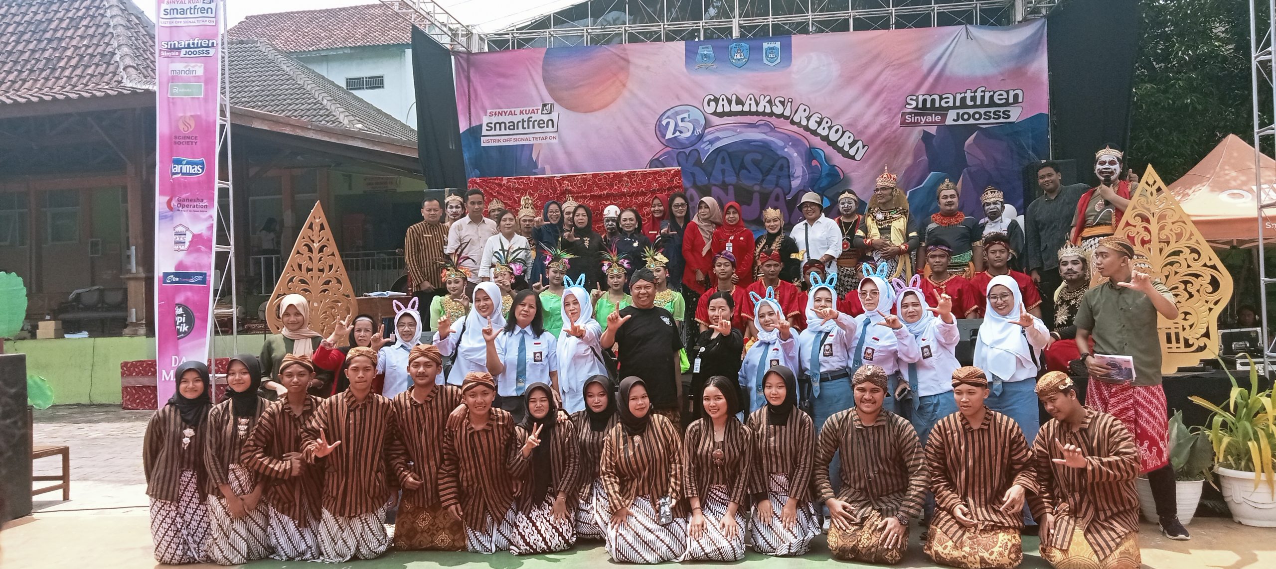 Galaxy Reborn 25 Tahun SMAN 16 Semarang, Sukses Gelar Karya P5 Kewirausahaan Galaxy Reborn 25 Tahun SMAN 16 Semarang, Sukses Gelar Karya P5 Kewirausahaan