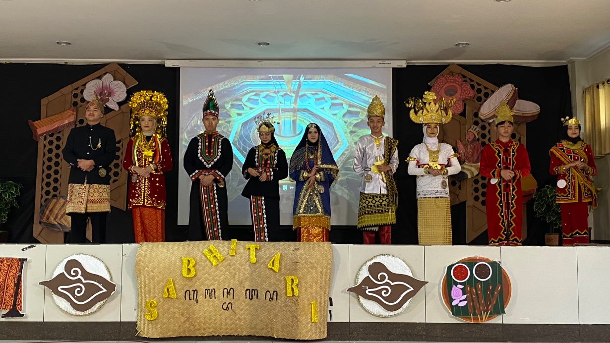 SMAHA Rayakan Keanekaragaman Budaya Indonesia SMAHA Rayakan Keanekaragaman Budaya Indonesia