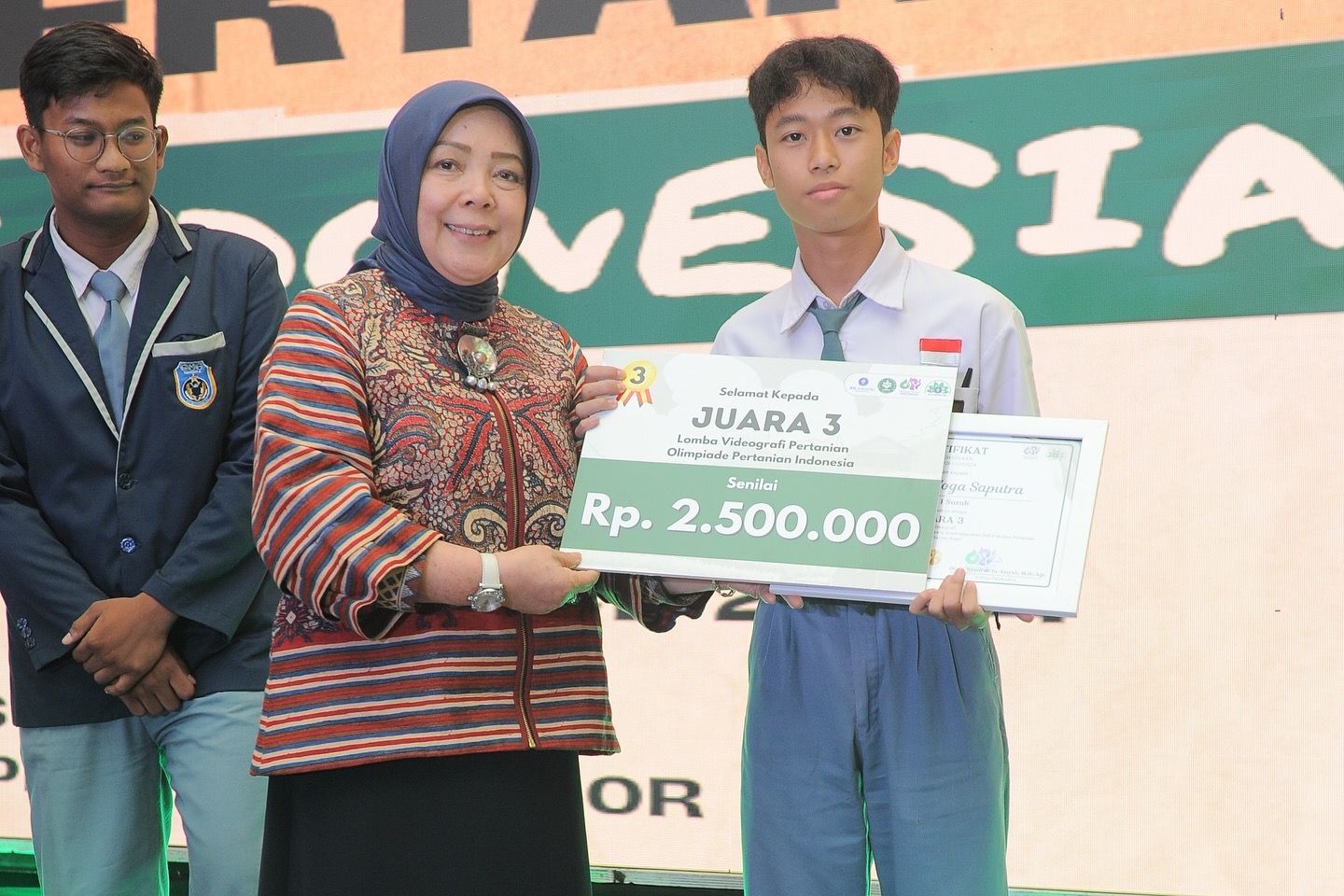 Siswa SMA N 1 Suruh meraih Juara 3 OPI IPB Tahun 2024