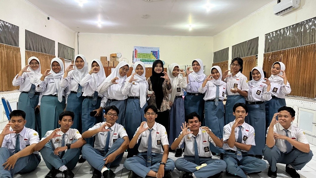 KIR SMAN 12 Semarang Lakukan Riset Uji Boraks Pada Makanan KIR SMAN 12 Semarang Lakukan Riset Uji Boraks Pada Makanan