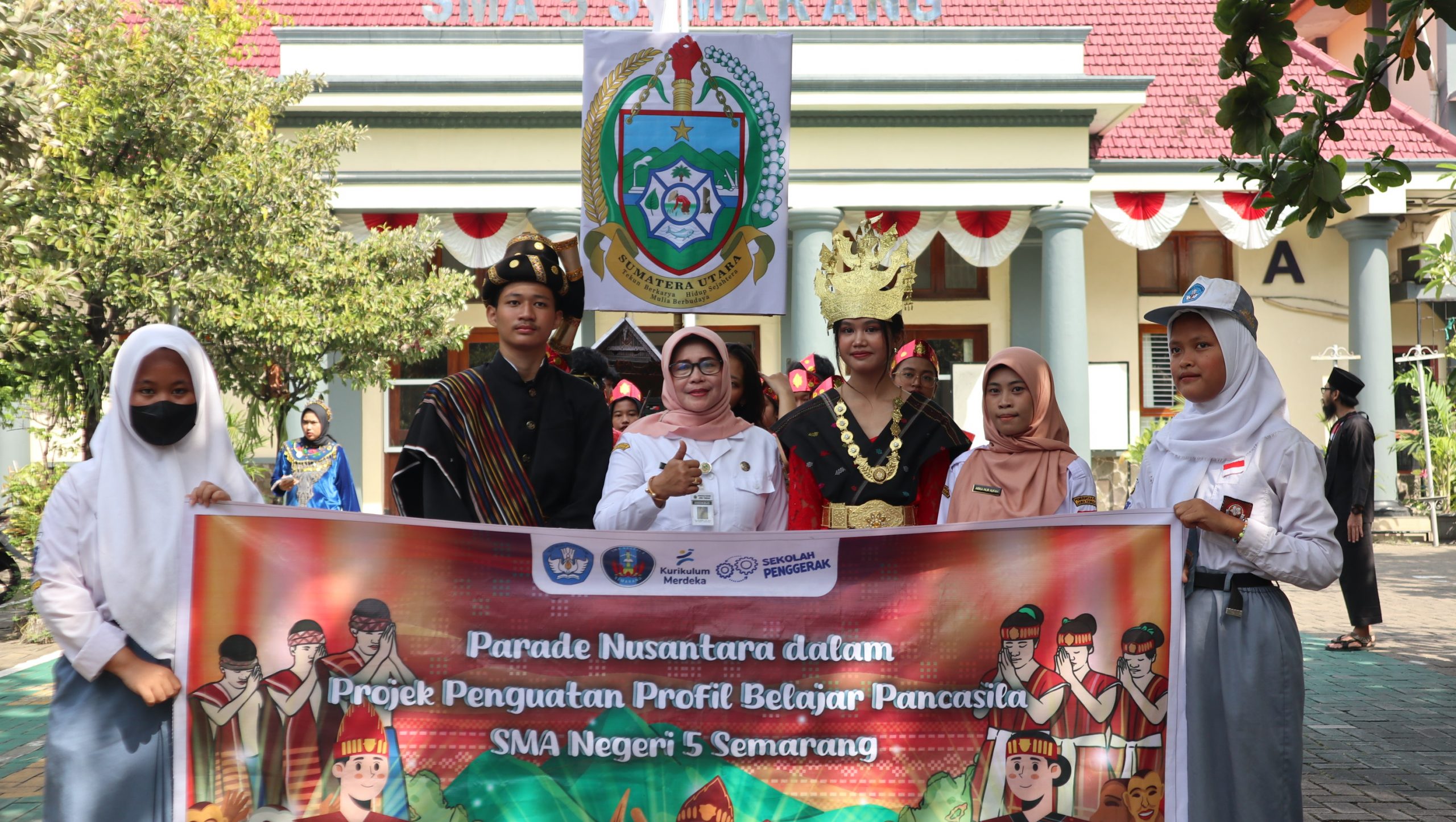 Parade Nusantara yang Spektakuler di SMAN 5 Semarang