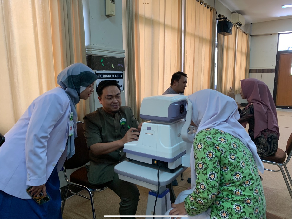 Edukasi Kesehatan Mata di Era Digital: SMAHA dan RSI Sultan Agung Bersinergi untuk Generasi Sehat
