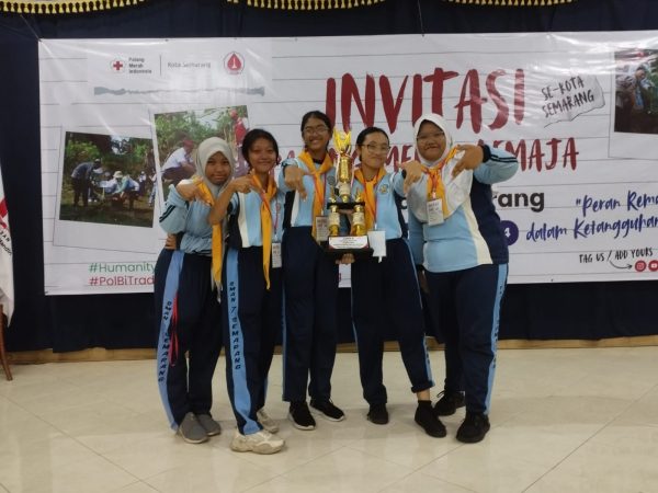 Tim Ayo Siaga Bencana PMR Wira SMAN 7 Semarang Raih Juara
