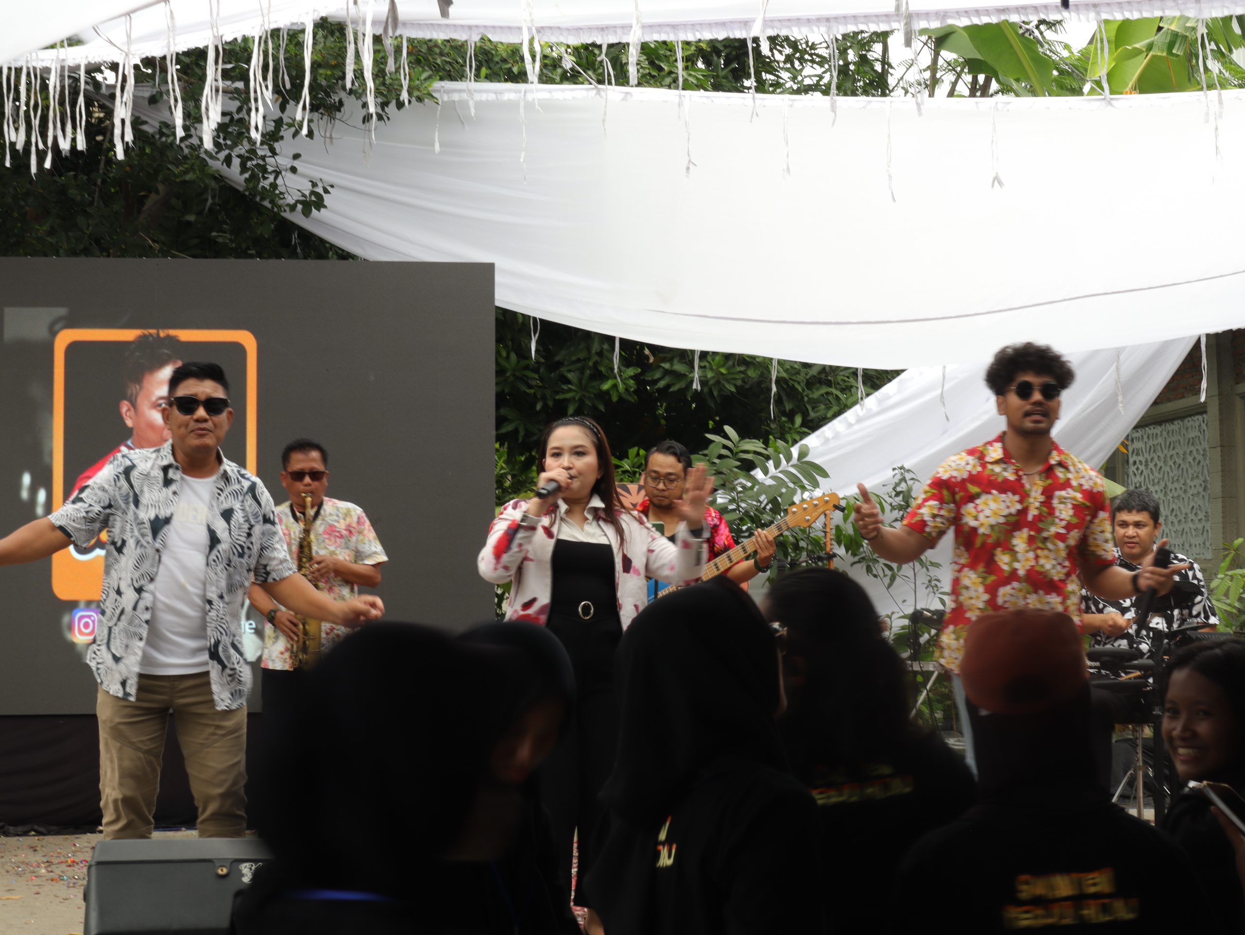 Senopati Band Meriahkan HUT ke-40 SMAN 10 Semarang Senopati Band Meriahkan HUT ke-40 SMAN 10 Semarang