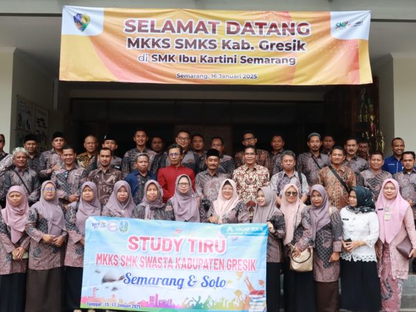 Studi Tiru dari Anggota MKKS Kabupaten Gresik ke SMK Ibu Kartini Semarang