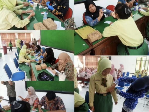 Pemeriksaan Kesehatan bagi Peserta Didik   di SMK Negeri 2 Semarang oleh Puskesmas Halmahera