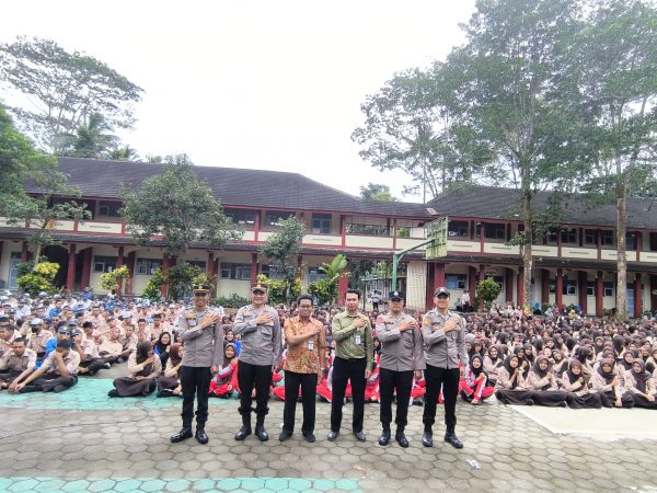 Polsek Tengaran Goes to SMKN Tengaran Polsek Tengaran Goes to SMKN Tengaran