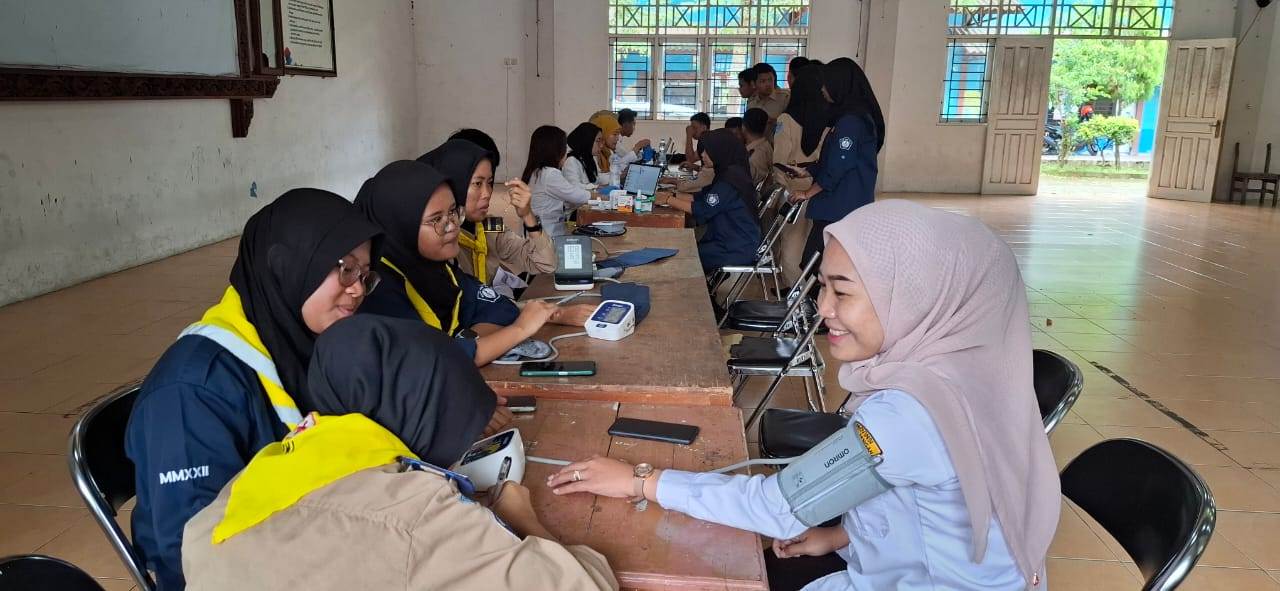 SMK Negeri 10 Semarang Gelar Pemeriksaan Kesehatan Bersama UPTD Puskesmas Bulu Lor