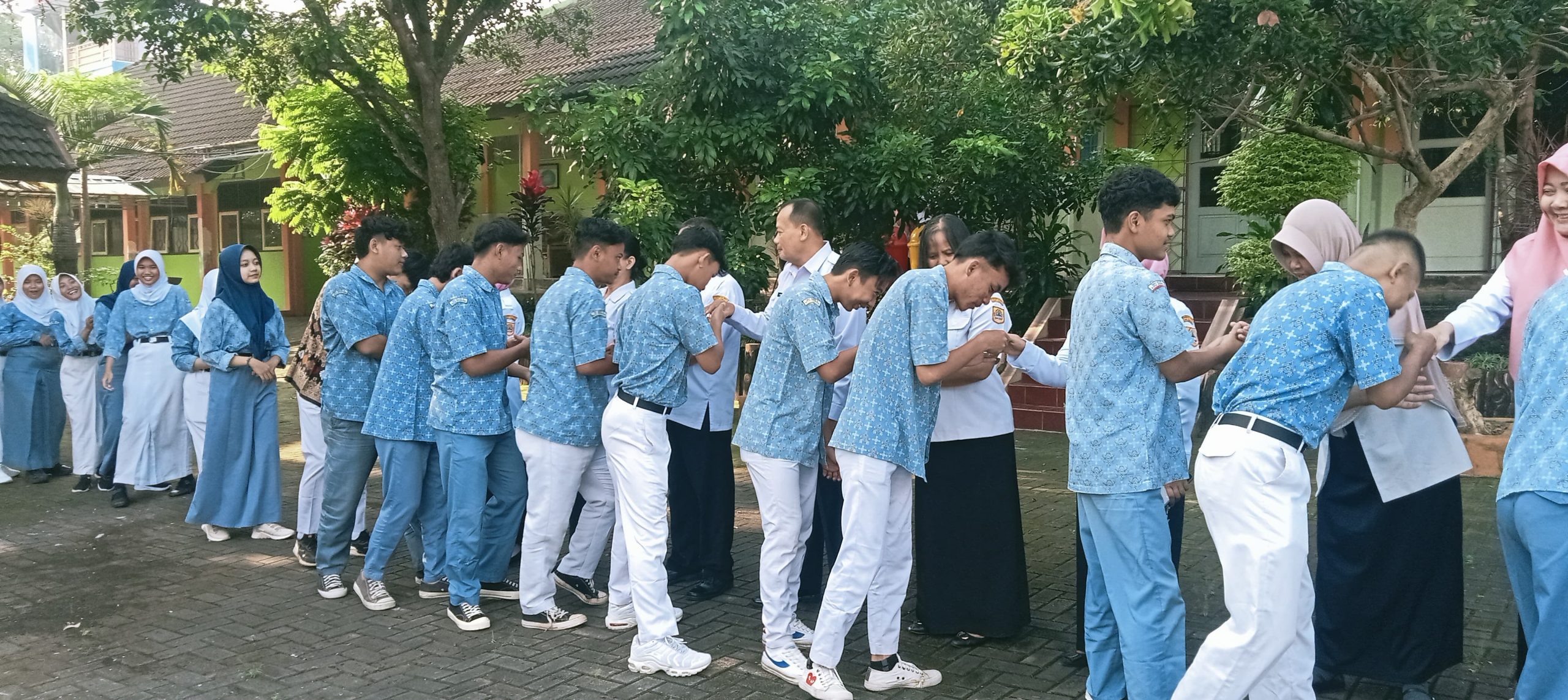 SMA Negeri 16 Semarang Gelar Halal Bihalal, Pererat Silaturahmi Keluarga Besar Sekolah